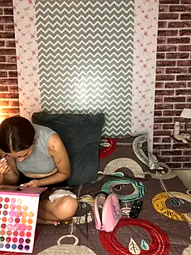 Snapshot of KaMila_M00N chatting on 09.30.25 KaMila M00N online show from 09.30.25