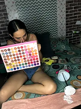 Snapshot of KaMila_M00N chatting on 10.06.25 KaMila M00N online show from 10.06.25