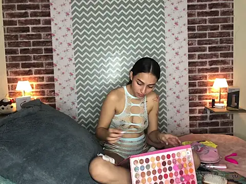 Snapshot of KaMila_M00N chatting on 10.08.25 KaMila M00N online show from 10.08.25