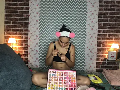 Snapshot of KaMila_M00N chatting on 10.10.25 KaMila M00N online show from 10.10.25