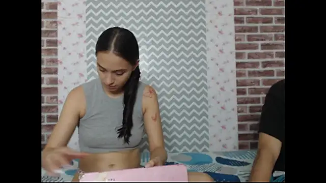 Snapshot of KaMila_M00N chatting on 10.22.25 KaMila M00N online show from 10.22.25