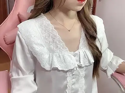 Snapshot of _Payna_ chatting on 11.15.25 Payna online show from 11.15.25