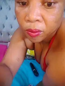 Snapshot of massive_booty25 chatting on 11.23.25 massive booty25 online show from 11.23.25