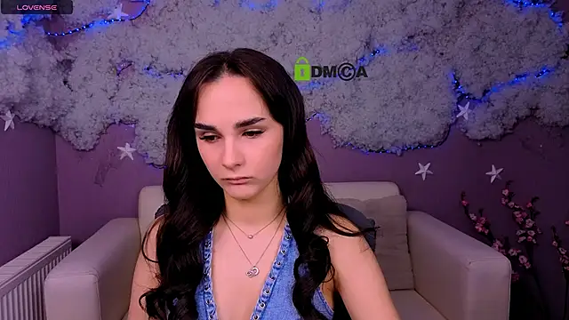 Snapshot of ariana_ross7 chatting on 06.19.26 ariana ross7 online show from 06.19.26
