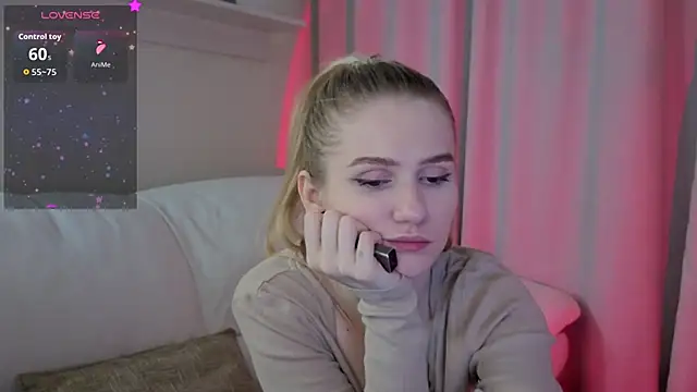 Snapshot of Ange_Lus chatting on 11.06.25 Ange Lus online show from 11.06.25