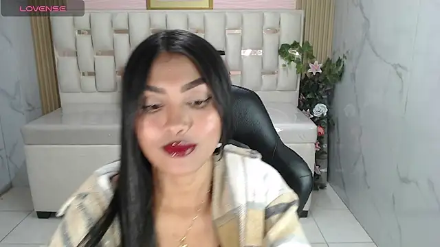 Snapshot of lissandra_s chatting on 11.13.25 lissandra s online show from 11.13.25