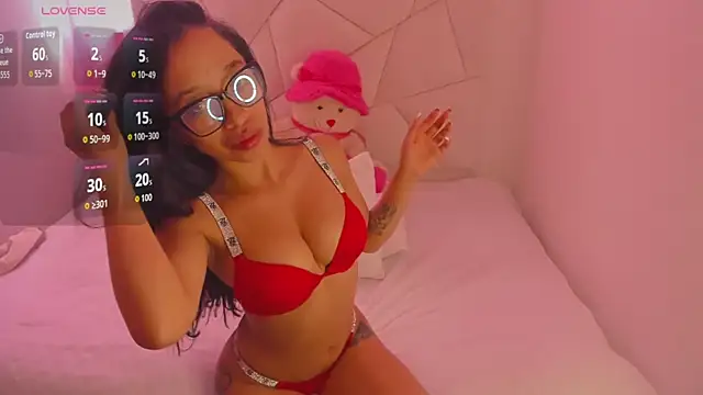 Snapshot of CatalinaBel chatting on 09.20.25 CatalinaBel online show from 09.20.25