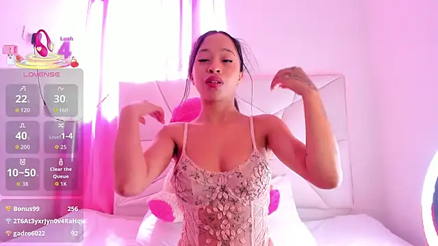 Snapshot of CatalinaBel chatting on 10.11.25 CatalinaBel online show from 10.11.25