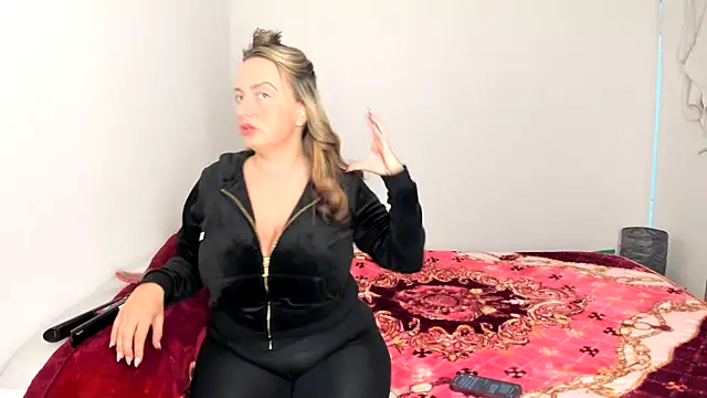 Snapshot of QueenStacyxox chatting on 09.29.25 QueenStacyxox online show from 09.29.25