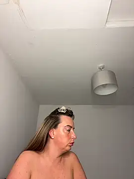 Snapshot of QueenStacyxox chatting on 10.16.25 QueenStacyxox online show from 10.16.25