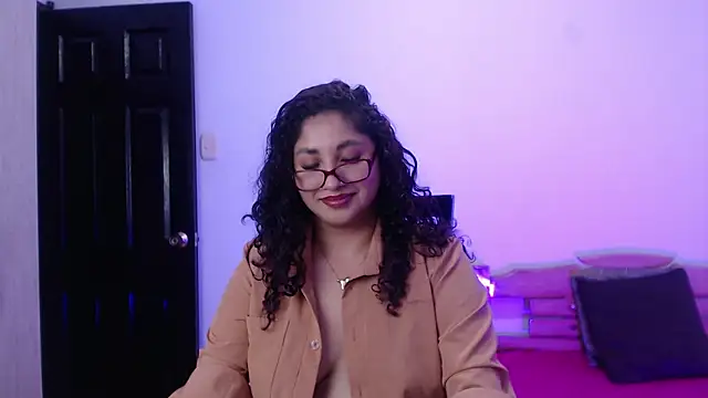 Gia Dior online show from 12.17.25