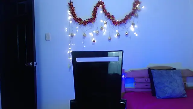 Gia Dior online show from 12.18.25