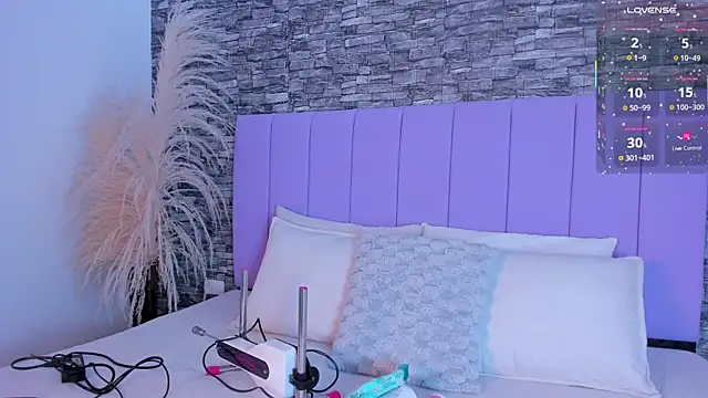 danna 999  online show from 12.18.25