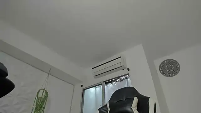 Snapshot of Dakota_x18 chatting on 10.06.25 Dakota x18 online show from 10.06.25