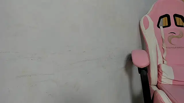 Snapshot of Dakota_x18 chatting on 10.15.25 Dakota x18 online show from 10.15.25