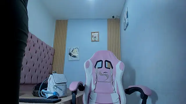 Snapshot of Dakota_x18 chatting on 11.14.25 Dakota x18 online show from 11.14.25