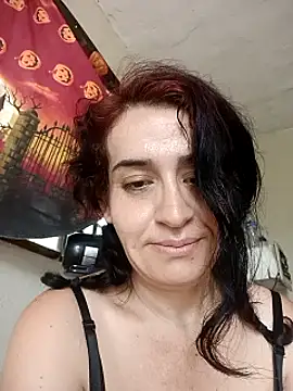 Snapshot of nailylol chatting on 07.25.26 nailylol online show from 07.25.26