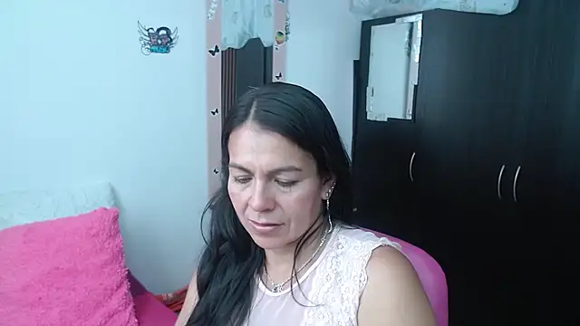 camilavargas  online show from 10.03.25