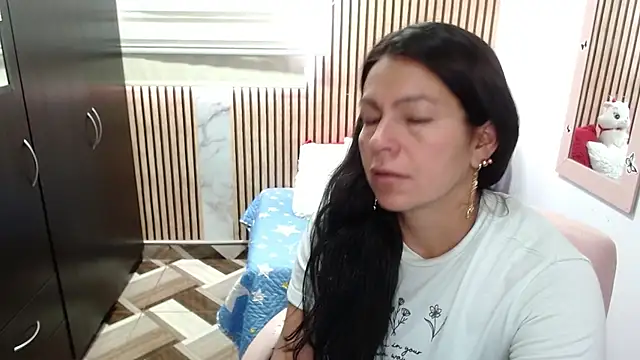 Snapshot of camilavargas_ chatting on 06.06.26 camilavargas online show from 06.06.26