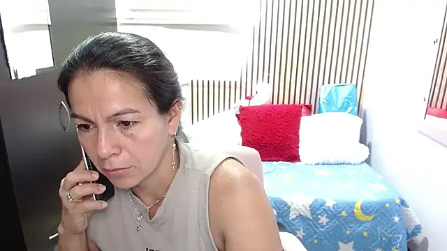 Snapshot of camilavargas_ chatting on 06.11.26 camilavargas online show from 06.11.26