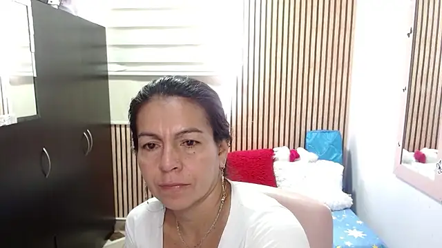 Snapshot of camilavargas_ chatting on 06.12.26 camilavargas online show from 06.12.26