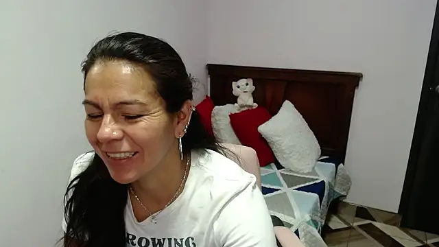 Snapshot of camilavargas_ chatting on 07.14.26 camilavargas online show from 07.14.26