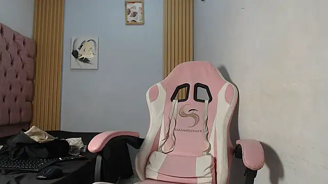 Snapshot of Naomis_35 chatting on 11.27.25 Naomis 35 online show from 11.27.25