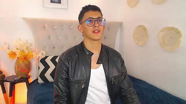 SalvadorFit online show from 09.18.25