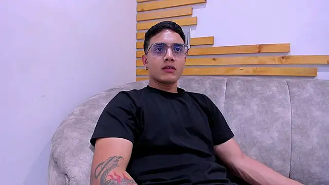 Snapshot of axel_vega chatting on 09.18.25 axel vega online show from 09.18.25