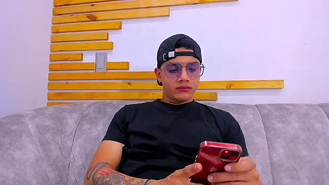 Snapshot of axel_vega chatting on 09.24.25 axel vega online show from 09.24.25