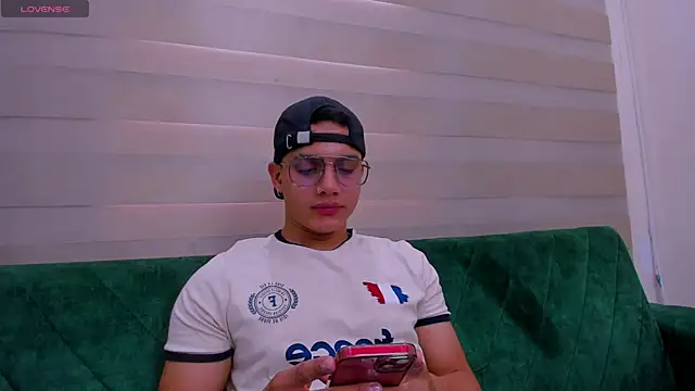 Snapshot of axel_vega chatting on 09.25.25 axel vega online show from 09.25.25