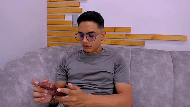 Snapshot of axel_vega chatting on 09.26.25 axel vega online show from 09.26.25