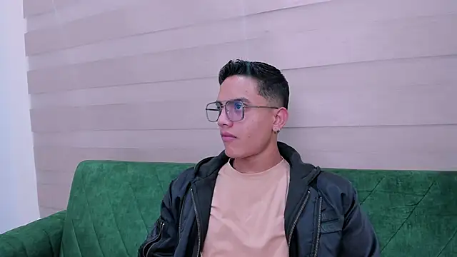 Snapshot of axel_vega chatting on 10.01.25 axel vega online show from 10.01.25