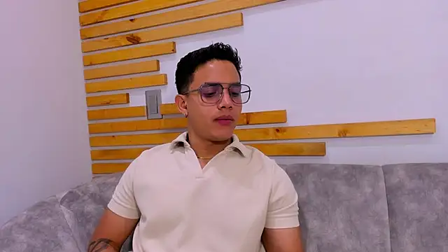 Snapshot of axel_vega chatting on 10.06.25 axel vega online show from 10.06.25