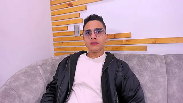 Snapshot of axel_vega chatting on 10.08.25 axel vega online show from 10.08.25