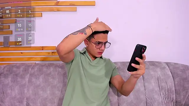 Snapshot of axel_vega chatting on 10.14.25 axel vega online show from 10.14.25