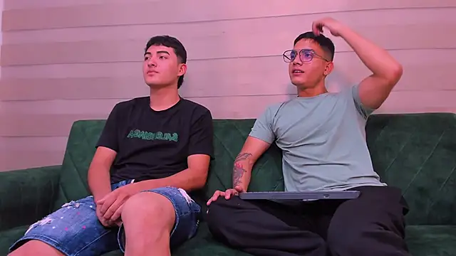 Snapshot of axel_vega chatting on 11.27.25 axel vega online show from 11.27.25