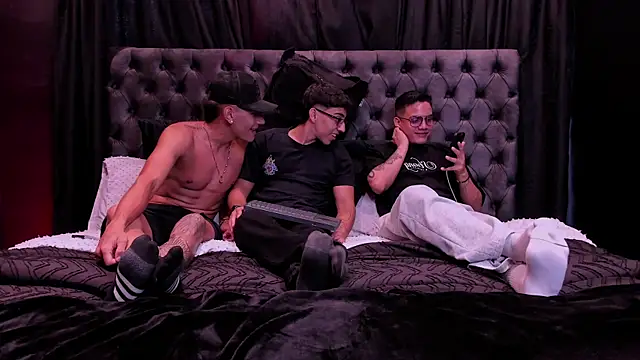 Snapshot of axel_vega chatting on 02.06.26 axel vega online show from 02.06.26