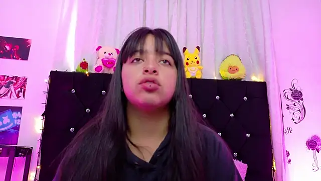 Snapshot of queen_salomme chatting on 10.17.25 queen salomme online show from 10.17.25