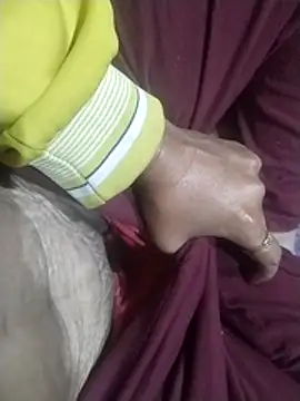 Snapshot of Hott_cutgirl chatting on 11.12.25 Hott cutgirl online show from 11.12.25