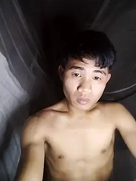 Snapshot of Nhyy_xx chatting on 10.27.25 Nhyy xx online show from 10.27.25