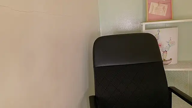 Snapshot of KeendraFox_ chatting on 10.24.25 KeendraFox online show from 10.24.25