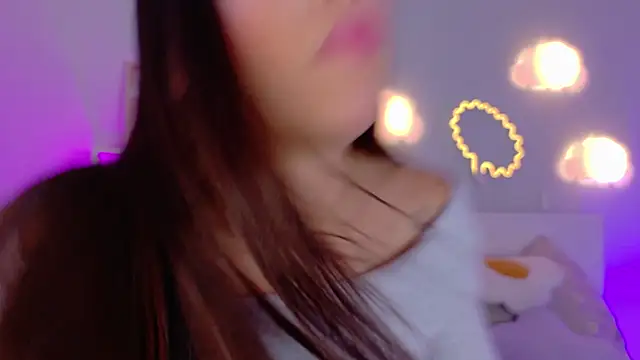 Snapshot of KeendraFox_ chatting on 10.31.25 KeendraFox online show from 10.31.25