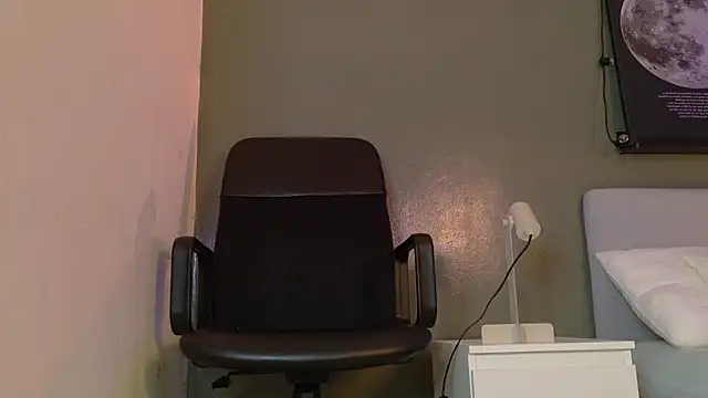 Snapshot of KeendraFox_ chatting on 11.06.25 KeendraFox online show from 11.06.25