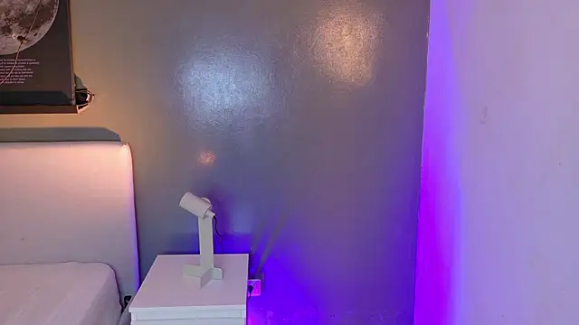 Snapshot of KeendraFox_ chatting on 11.27.25 KeendraFox online show from 11.27.25