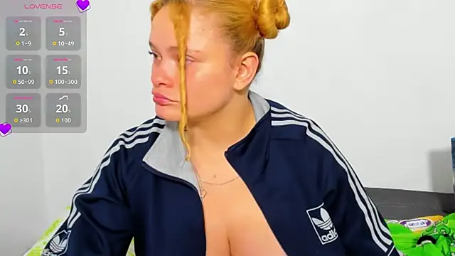 Snapshot of Cherrysweetyx chatting on 02.19.26 Cherrysweetyx online show from 02.19.26