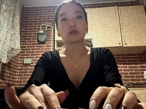 EmmaLeexth online show from 09.24.25