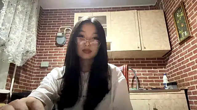 EmmaLeexth online show from 10.03.25