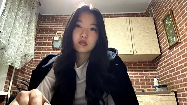 EmmaLeexth online show from 10.06.25