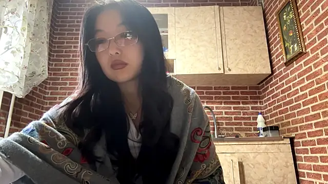 EmmaLeexth online show from 10.07.25